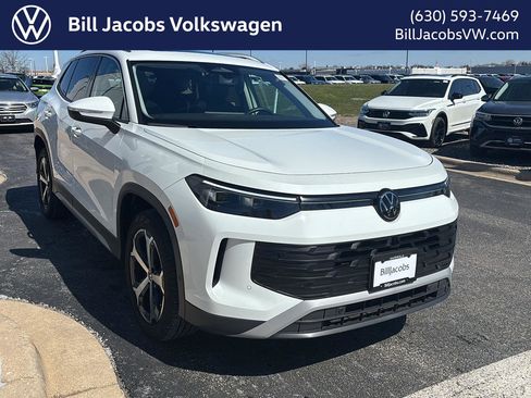 Used 2025 Volkswagen Tiguan SE w/ Panoramic Sunroof Package image 1