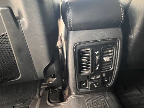 Used 2019 Jeep Grand Cherokee Limited w/ Luxury Group II AWD/4WD image 14