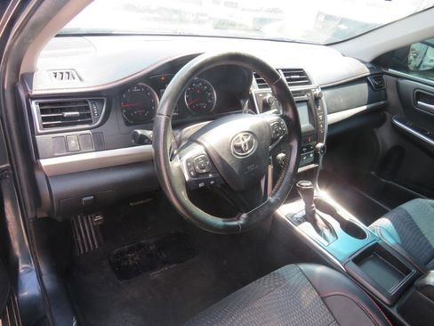 Used 2015 Toyota Camry SE FWD image 7