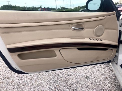 Used 2011 BMW 328i Convertible image 25