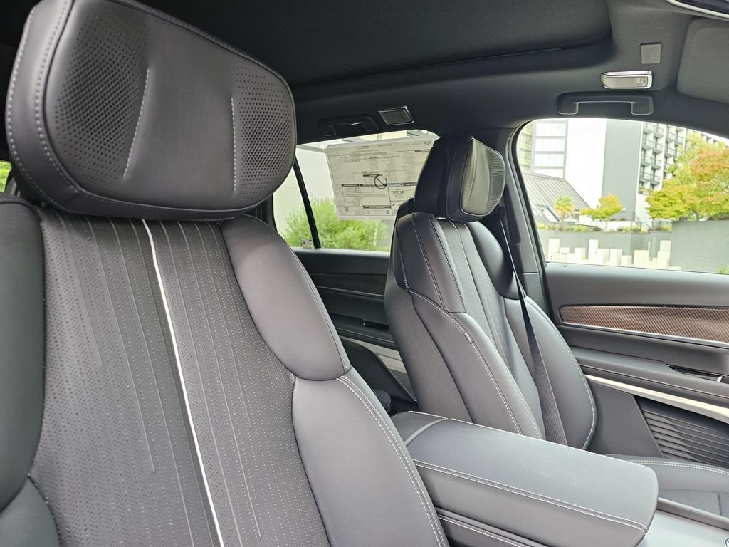 New 2027 Cadillac Vistiq Luxury AWD/4WD image 11