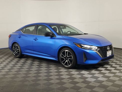 Used 2024 Nissan Sentra SR w/ SR Premium Package image 2