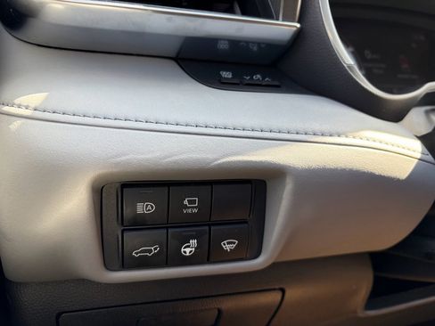 Used 2020 Toyota Highlander Limited image 10