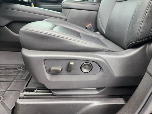 Used 2026 Chevrolet Suburban LT image 26