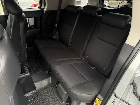 Used 2007 Toyota FJ Cruiser 4WD image 14