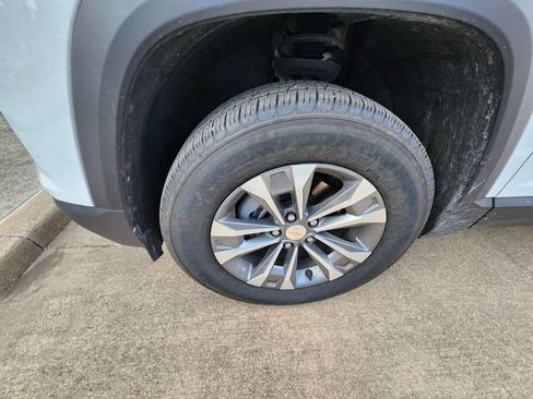 Used 2026 Chevrolet Equinox LT FWD image 12