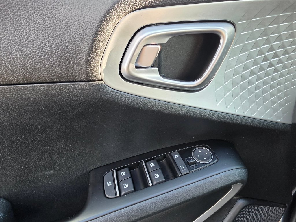 Certified 2023 Kia Soul LX w/ LX Technology Package FWD image 23