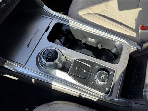 Used 2020 Ford Explorer Platinum w/ Premium Technology Package AWD/4WD image 17