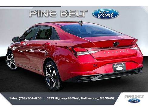 Used 2023 Hyundai Elantra SEL w/ Convenience Package FWD image 2
