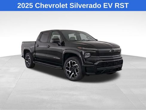 Used 2025 Chevrolet Silverado EV RST AWD/4WD image 2