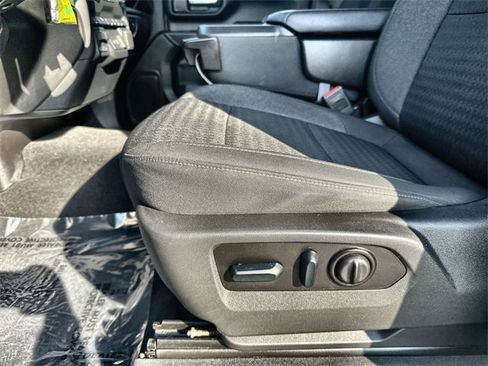 Used 2022 Chevrolet Silverado 2500 Custom w/ Custom Value Package image 14