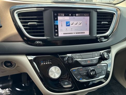 Used 2023 Chrysler Voyager LX FWD image 34