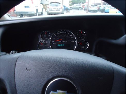 Used 2017 Chevrolet Express 2500 image 22