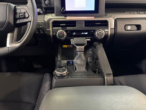 Certified 2026 Toyota Tacoma SR5 AWD/4WD image 20