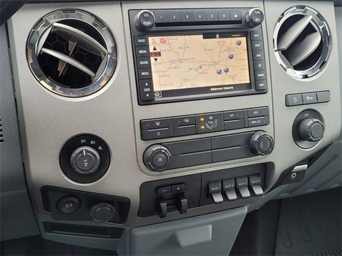 Used 2016 Ford F250 XLT w/ XLT Premium Package image 19