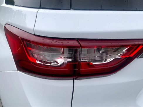 Used 2020 Chevrolet Traverse LT w/ Driver Confidence II Package AWD/4WD image 27
