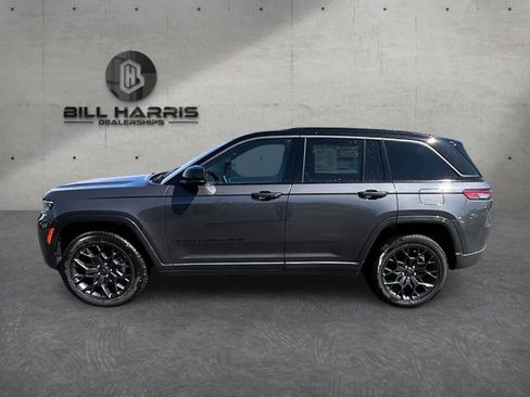 New 2026 Jeep Grand Cherokee Summit w/ Obsidian Package image 9