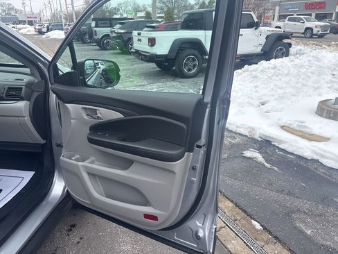 Used 2019 Honda Pilot LX image 16