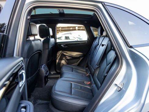 Certified 2023 Porsche Macan image 42