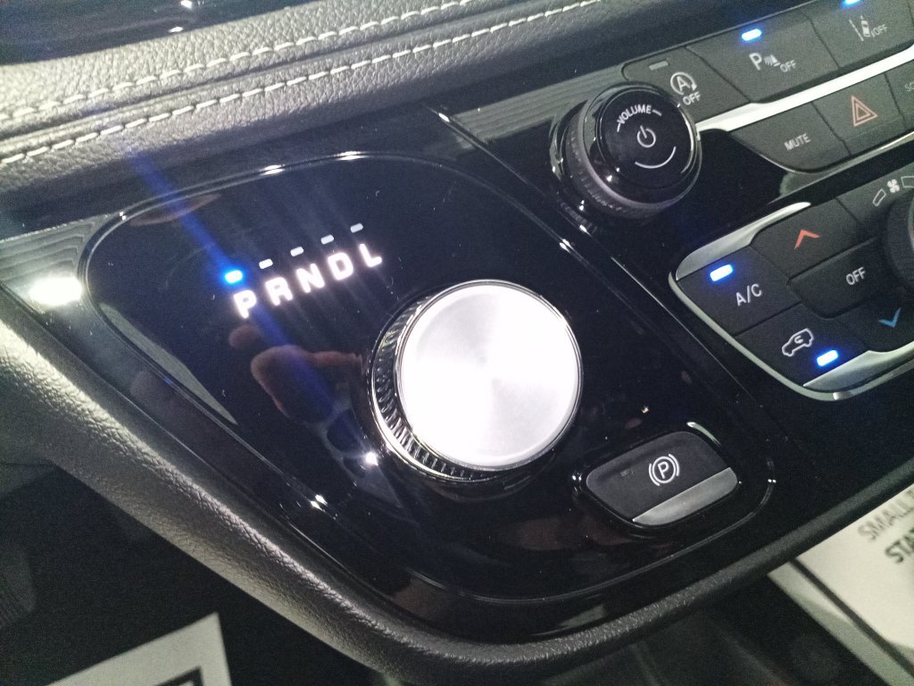 New 2027 Chrysler Pacifica Select w/ Family Tech Group FWD image 24