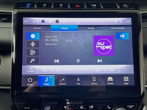 Used 2022 Jeep Grand Cherokee Limited 4xe w/ Luxury Tech Group II AWD/4WD image 21