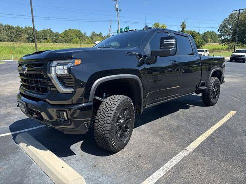 Used 2025 Chevrolet Silverado 2500 LT w/ Trail Boss Package AWD/4WD image 1