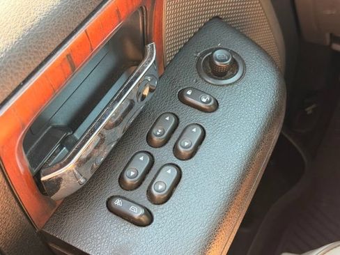 Used 2006 Lincoln Mark LT 4x4 image 28