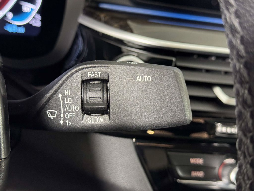 Used 2022 BMW 530e xDrive w/ Premium Package AWD/4WD image 23