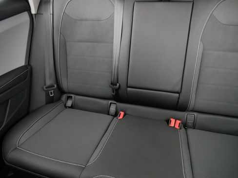 Certified 2024 Volkswagen Taos SE w/ Panoramic Sunroof Package image 12