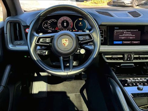 Used 2024 Porsche Cayenne image 13