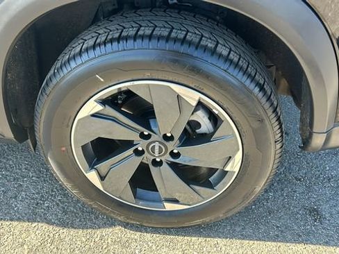 Used 2024 Nissan Rogue SV AWD/4WD image 6