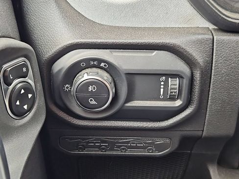 Certified 2024 Jeep Gladiator Sport AWD/4WD image 18