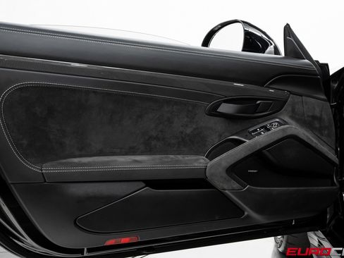 Used 2018 Porsche 911 GT2 RS image 31