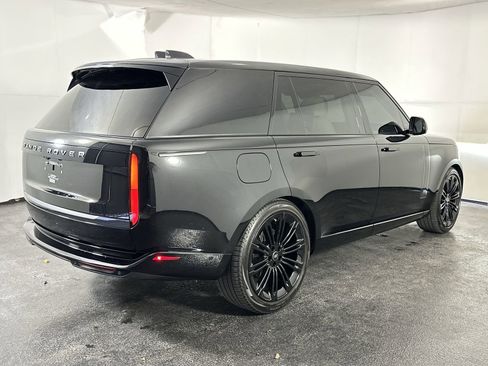 Used 2024 Land Rover Range Rover Long Wheelbase SE image 8