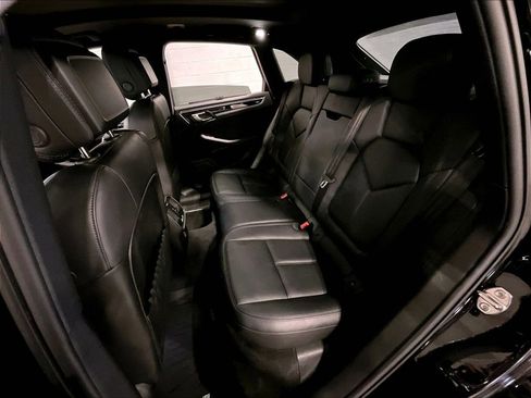 Certified 2023 Porsche Macan image 22
