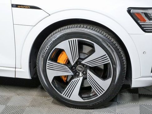 Used 2023 Audi e-tron Premium Plus w/ Premium Plus Package AWD/4WD image 40