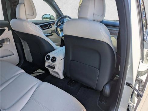 Used 2024 Mercedes-Benz GLC 300 image 30