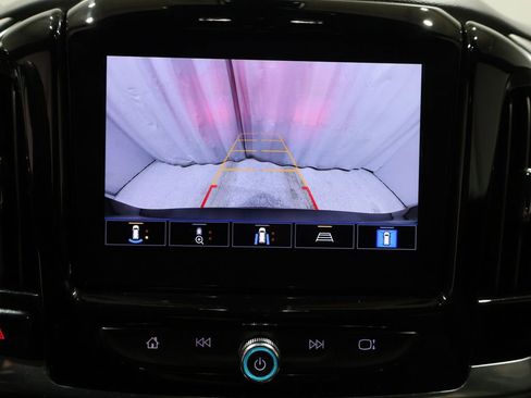 Used 2023 Chevrolet Traverse LT w/ Rear Camera Mirror Package image 30