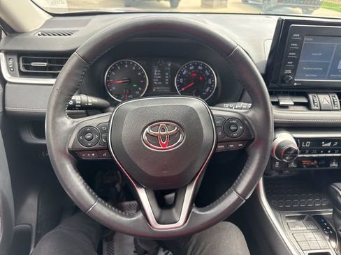 Used 2020 Toyota RAV4 XLE Premium image 14