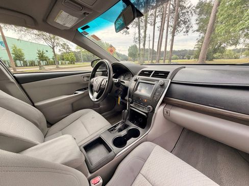 Used 2015 Toyota Camry LE FWD image 15