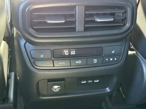Used 2025 Honda Pilot Black Edition image 34