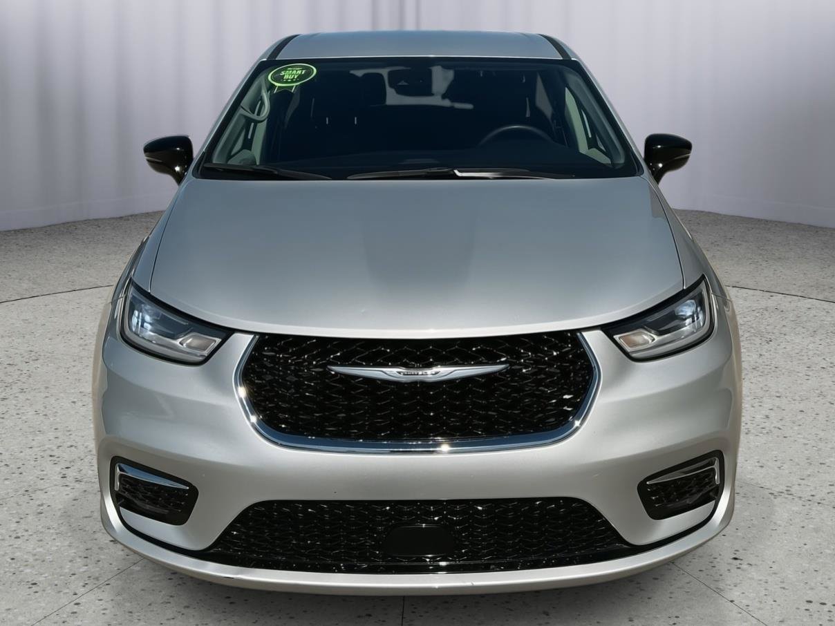 Used 2024 Chrysler Pacifica Touring-L FWD image 8