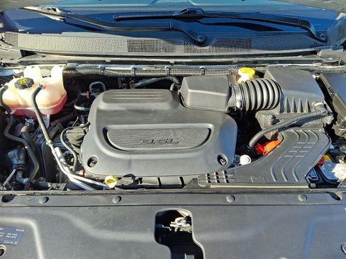 Certified 2024 Chrysler Pacifica Touring-L image 28