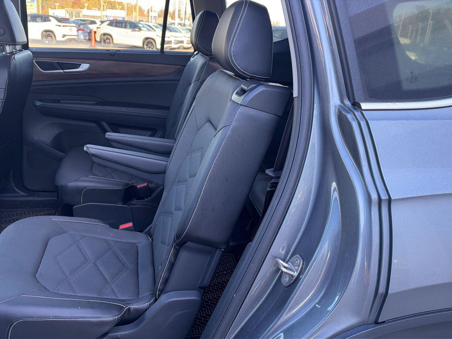 Used 2024 Volkswagen Atlas SE AWD/4WD image 8