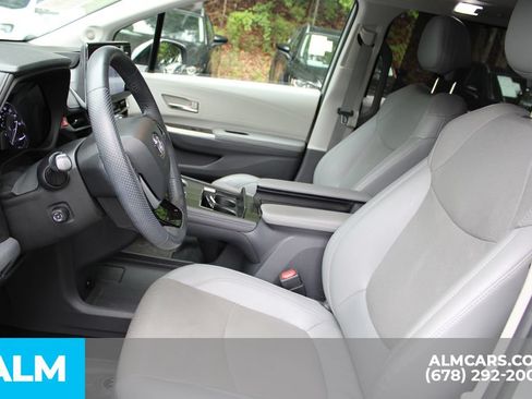 Used 2021 Toyota Sienna Limited FWD image 10