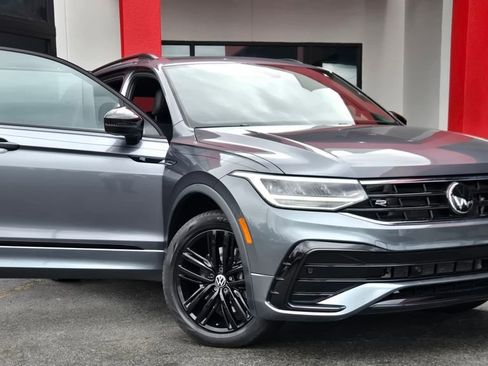 Used 2022 Volkswagen Tiguan SE R-Line AWD/4WD image 16