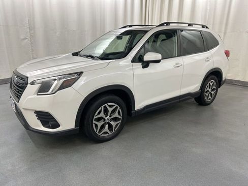 Used 2022 Subaru Forester Premium image 2
