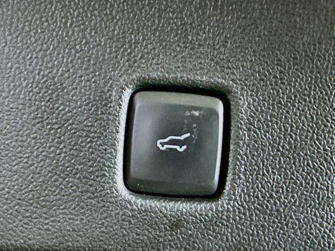 Used 2025 Ford Escape ST-Line Select AWD/4WD image 28