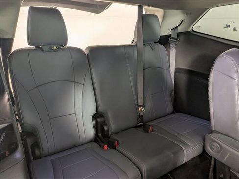 Used 2018 Buick Enclave Essence image 31