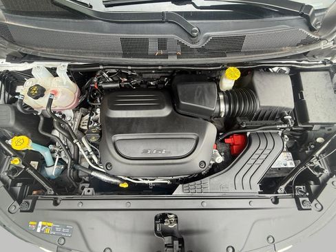 Used 2025 Chrysler Pacifica Limited FWD image 15